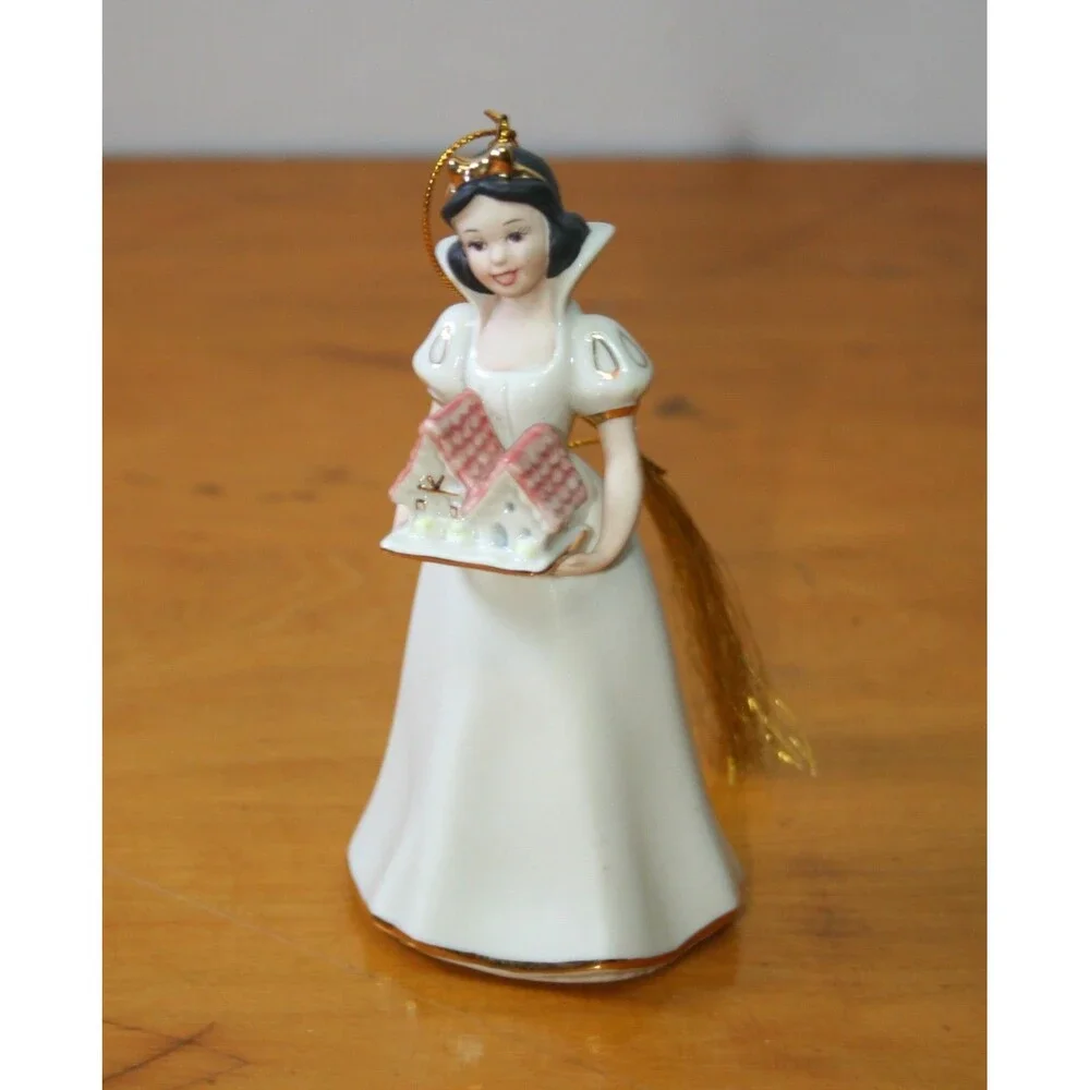 Lenox Disney Showcase Snow White Sweetest Treat Ornament *NO COA, NO BOX*